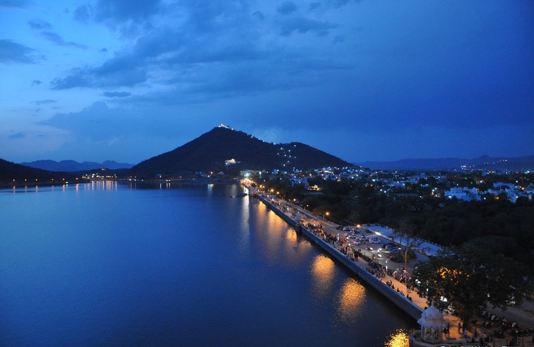 Lake Pichola and the City Palace at Udaipur